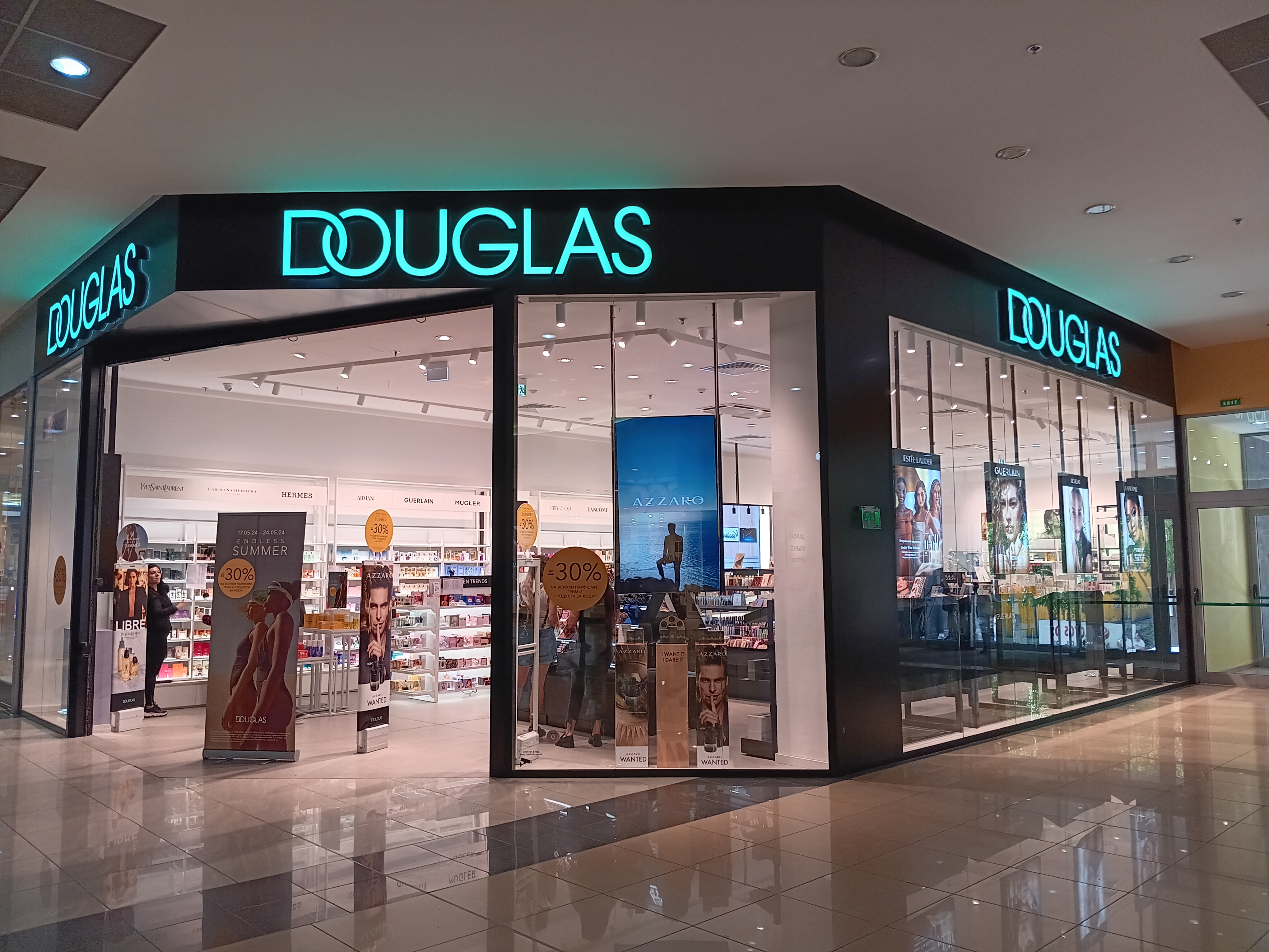 DOUGLAS 11 PLEVEN PANORAMA MALL