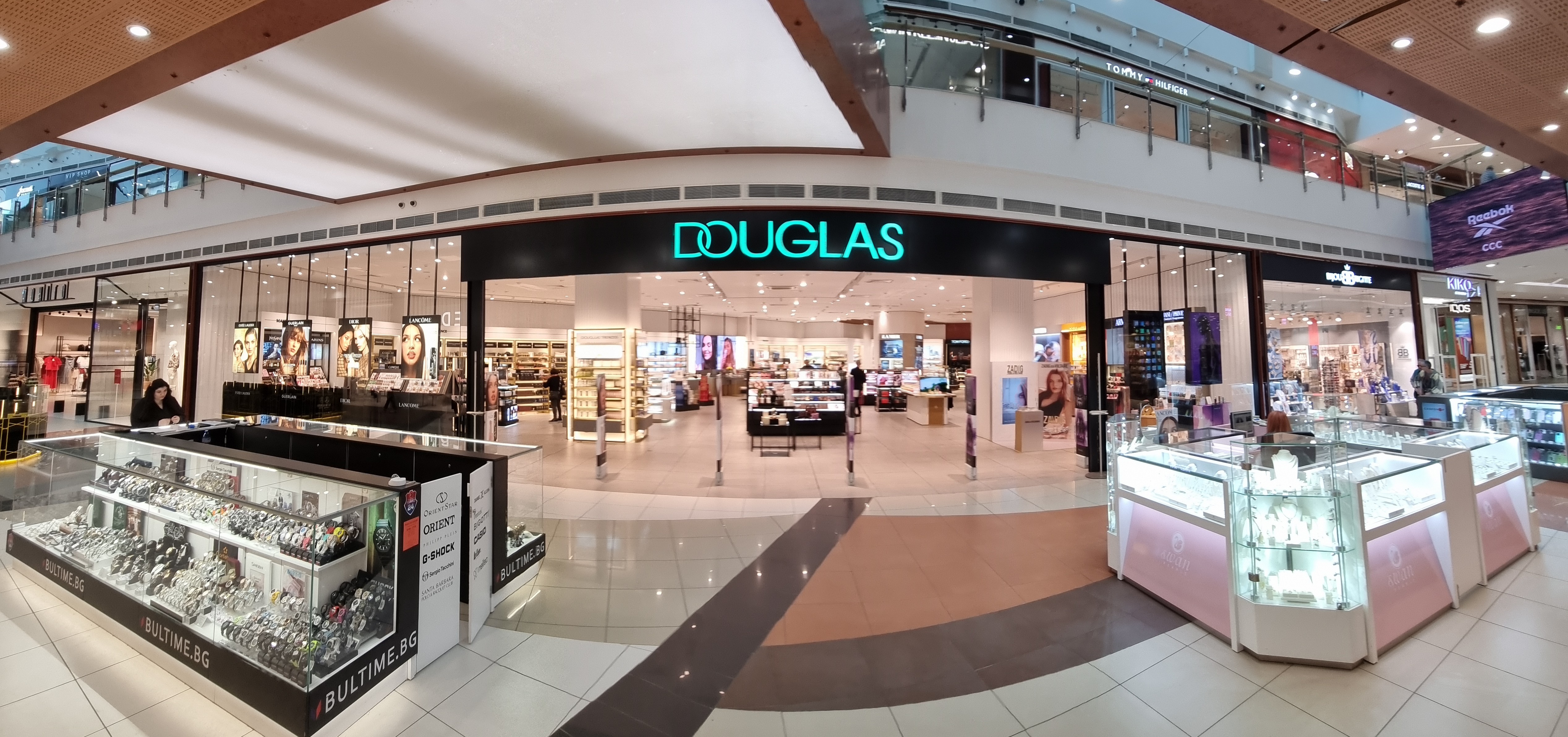 DOUGLAS 6 PARADISE CENTER
